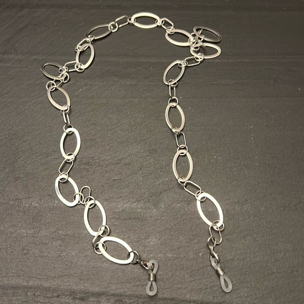 🌟 Handcrafted Silver Eyeglass Chain – Sleek & Stylish 🌟